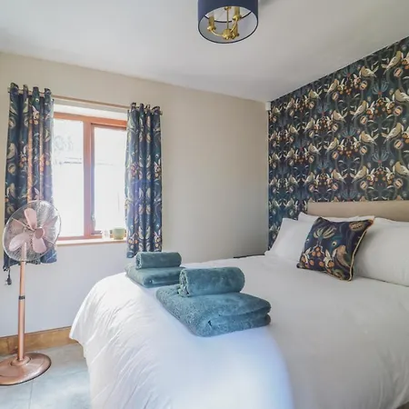 Camerton Hall Holiday home *